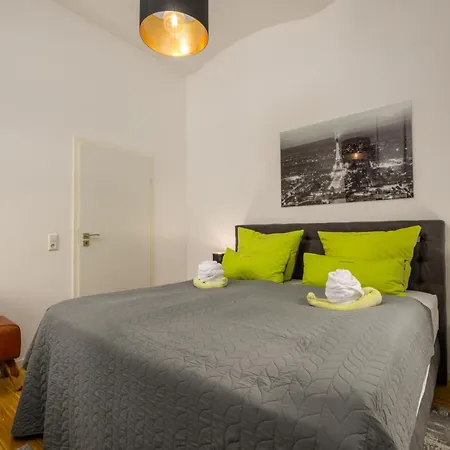 Sweethome - Luxus Pur - Grosse Kueche, Terrasse, Stellplatz, Wifi Apartamento